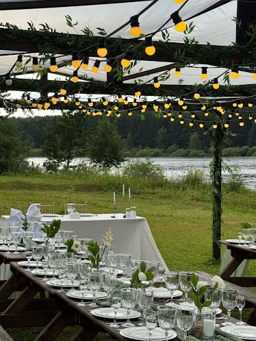 Беседка на берегу реки в «Эко парк CANADA» фотография №8