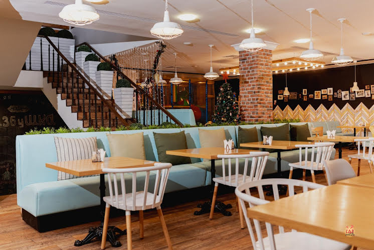 Основной зал в «Избушка на Михалевском» фотография №8