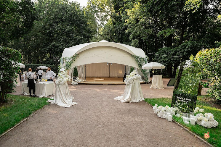 Шатёр у Каменной Оранжереи в «Усадьба Кусково» фотография №3