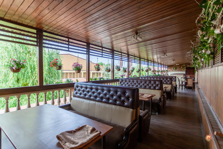 Летняя терраса в «Ресторанный комплекс «Старый Колодец»» фотография №3