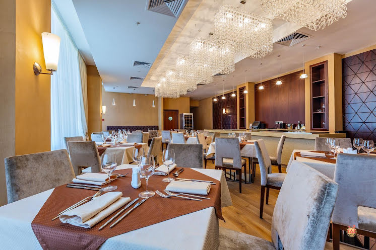 Ресторан в «РАЙКИН PLAZA HOTEL» фотография №9