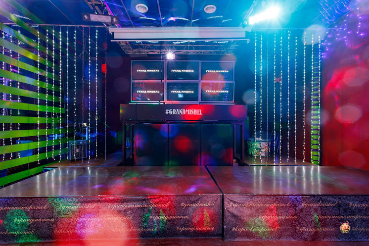 Караоке-бар «Неон» в «Гранд Мишель» фотография №8