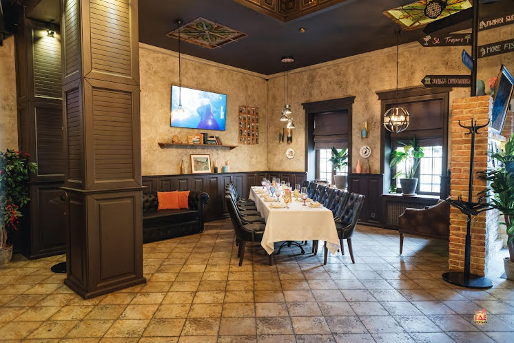 Зал на первом этаже  в «Лев Николаевич» фотография №2