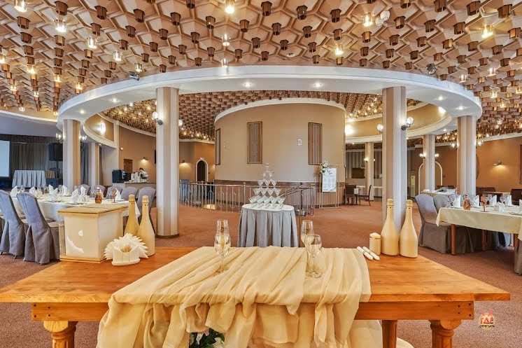 Зал ресторана в «Глобус» фотография №7