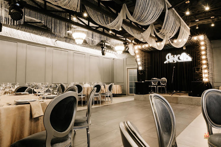 Основной зал  в «Янс» фотография №10