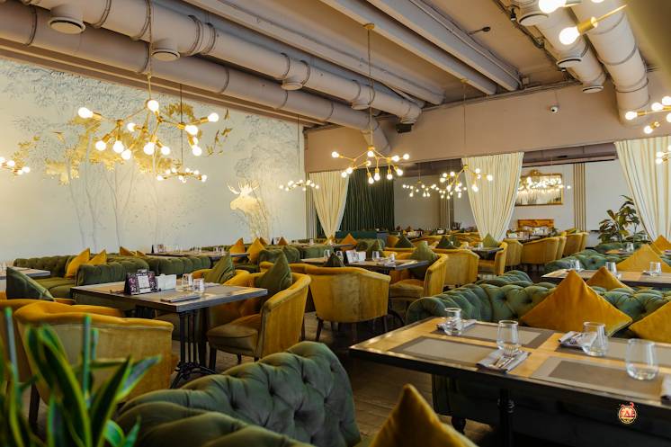 Основной зал в «Сытый лось на Коломенской» фотография №10