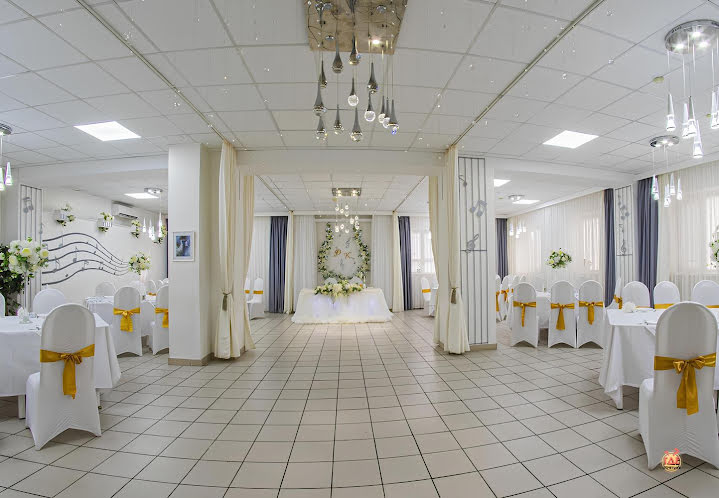 Большой зал  в «Праздничный» фотография №1