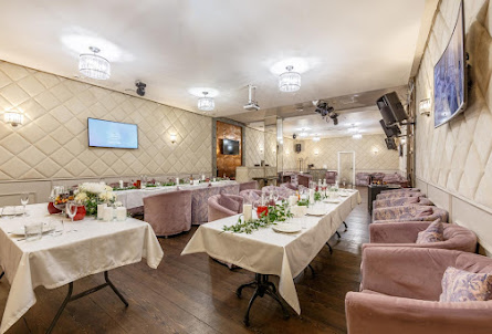 Большой караоке-зал в Малый караоке-зал