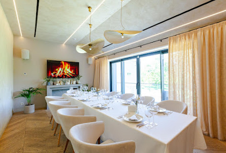 VIP зал первого этажа в VIP зал второго этажа