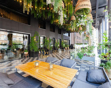  ресторан Madison Event Hall  & Mady