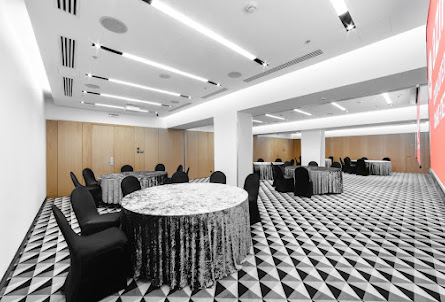 Зал "Мюнхен+Кёльн+Дрезден" в Зал "Брифинг" 