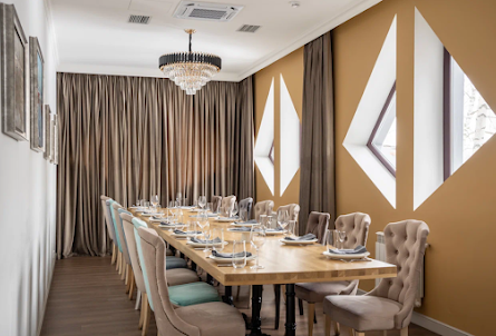 Средний зал  в Малый зал 