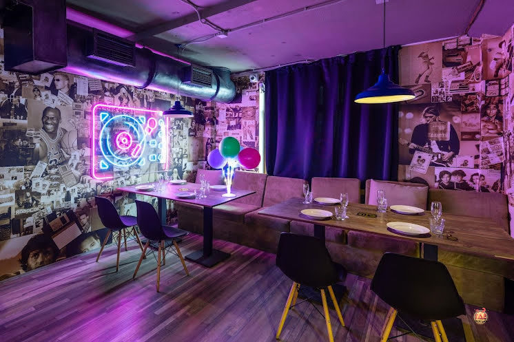 Основной зал в «Руки ВВерх!» фотография №11