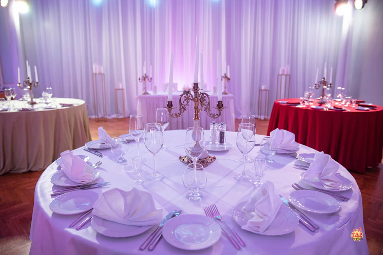 Основной зал в «COM.NATA на площади Труда» фотография №19