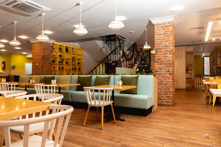 Основной зал в «Избушка на Михалевском» фотография №2