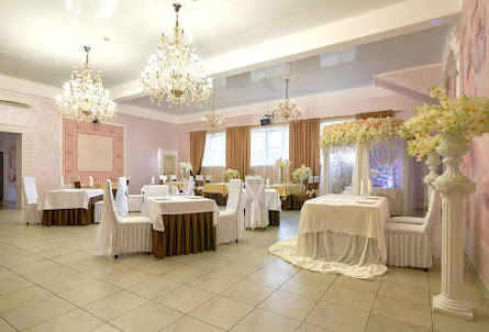 Зал на 90 человек в Зал на 20 человек