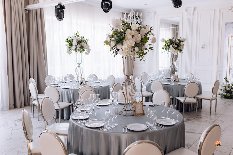 Зал «Лев Толстой» в «Еда и Миръ» фотография №2