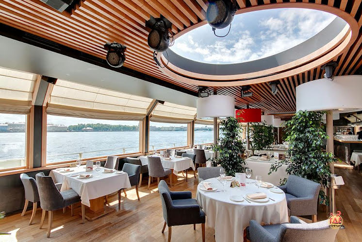 Застекленная палуба  в «Ресторан-теплоход "Volga-Volga"» фотография №5