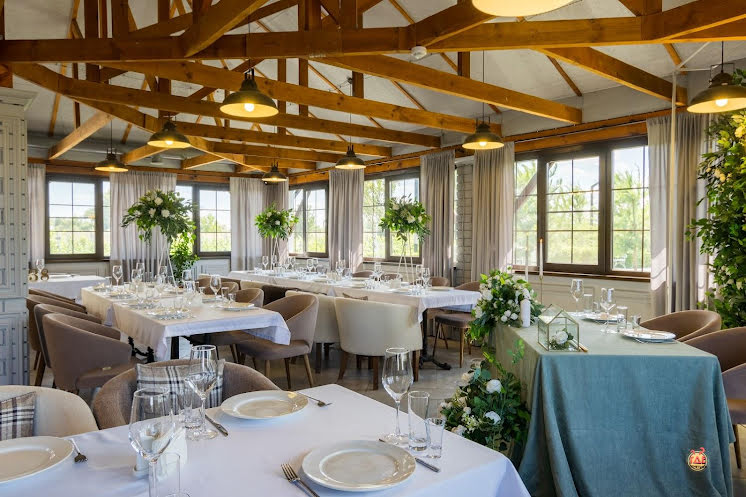 Ресторан у озера в «Вилла София» фотография №15