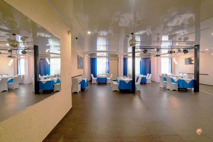 Основной зал в «Роял-кафе» фотография №3