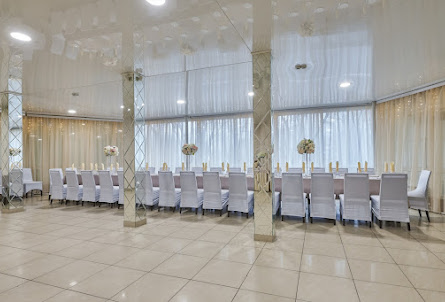 Нижний зал  в Верхний зал 