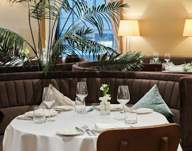  ресторан Crown Hotel St. Petersburg