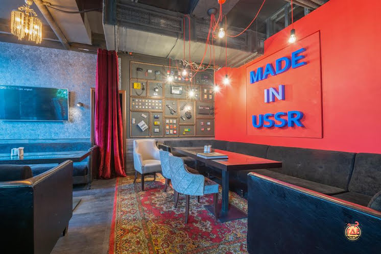 Основной зал  в «Руки ВВерх! Бар на Тверской» фотография №17