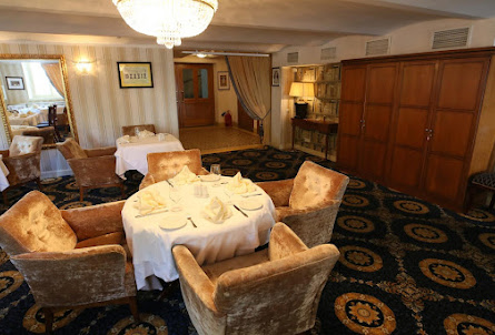 Малый зал  в Малый зал 