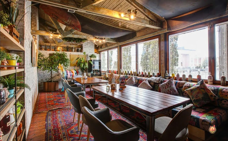 Зал с камином  в «Чайхона №1 Жуковка» фотография №5