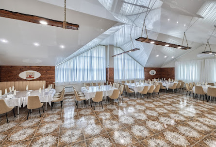 Зал на 100 человек  в Зал на 70 человек