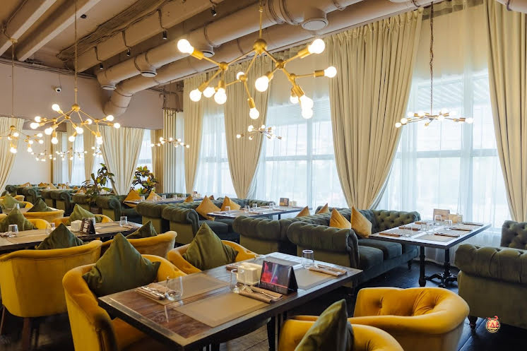 Основной зал в «Сытый лось на Коломенской» фотография №1