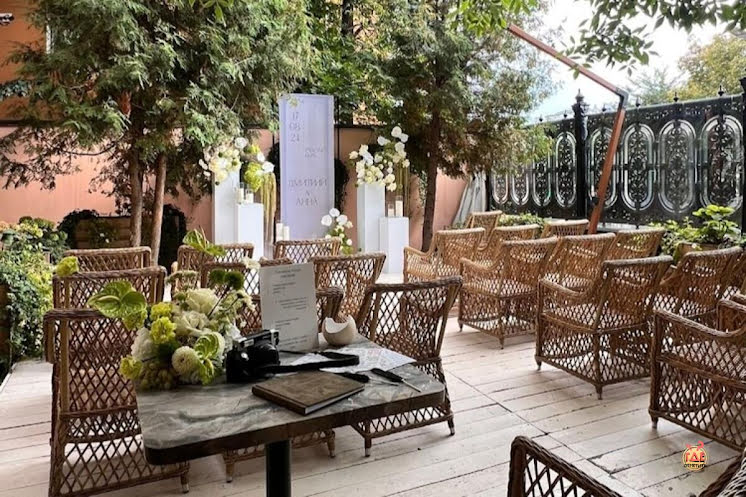 Веранда в «12 Grand Cafe» фотография №2