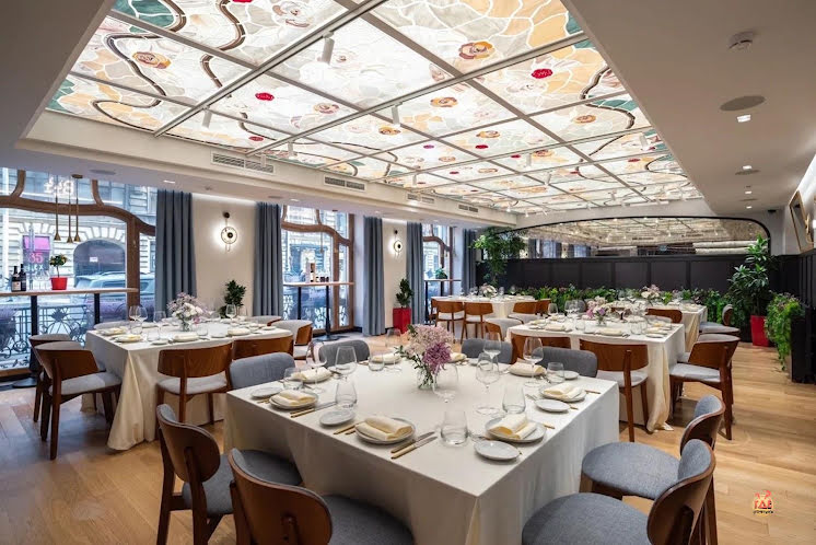 Основной зал  в «BISTROT 44» фотография № 1