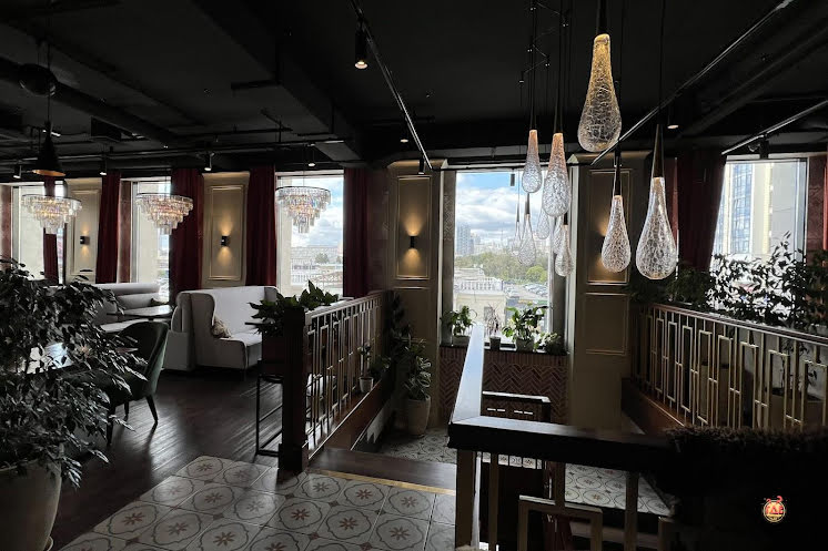 Основной зал  в «Everest» фотография №11