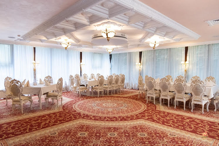 Малый зал ресторана в «Сказка» фотография №2