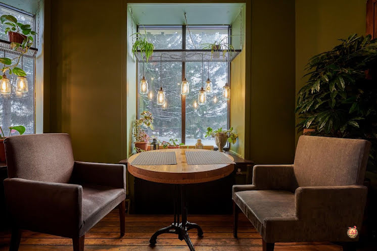 Зал на 2 этаже  в «Корова на бочке на Карла Маркса» фотография №12