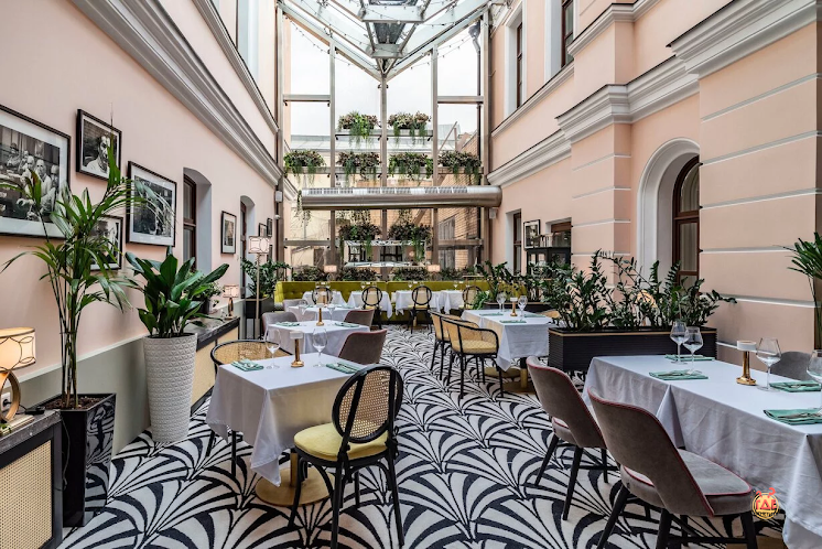 Банкетный зал в «12 Grand Cafe» фотография №1