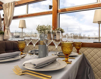  ресторан Теплоход "Сиеста"