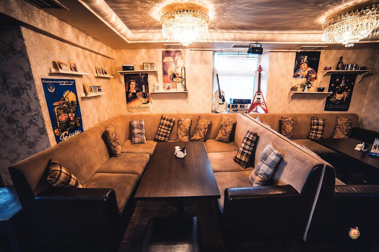 Основной зал в «Руки ВВерх! Бар на Грибоедова» фотография №1