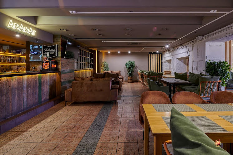 Зал на 2 этаже  в «Корова на бочке на Карла Маркса» фотография №14