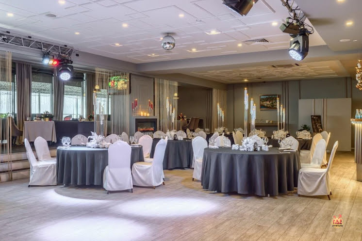 Большой зал ресторана в «Monet» фотография №15