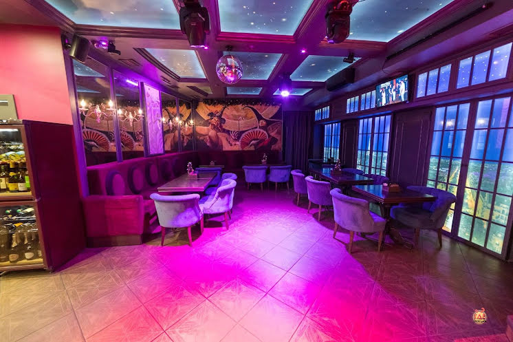 Основной зал в «Сто Друзей» фотография №13