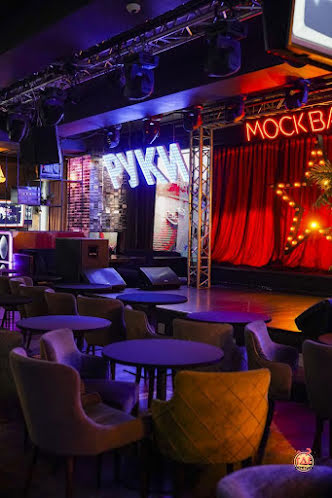 Основной зал  в «Руки ВВерх! Бар на Тверской» фотография №2