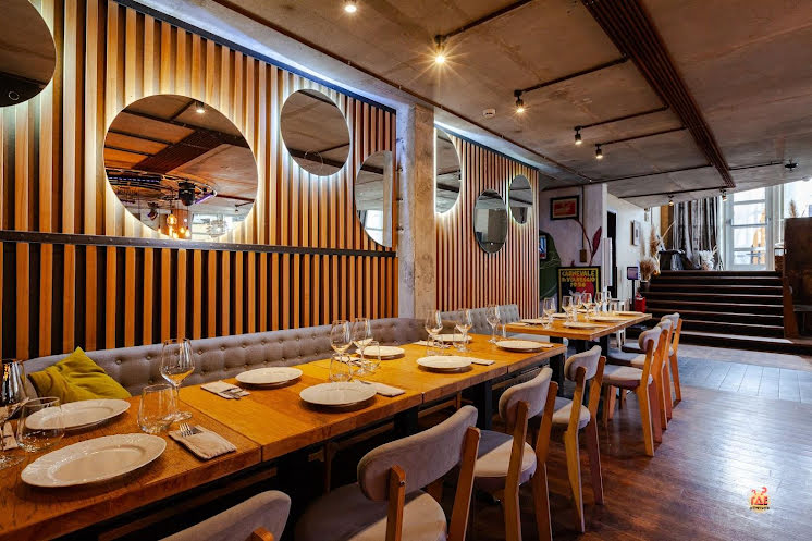 Зал на 1 этаже в «Food Embassy» фотография №4