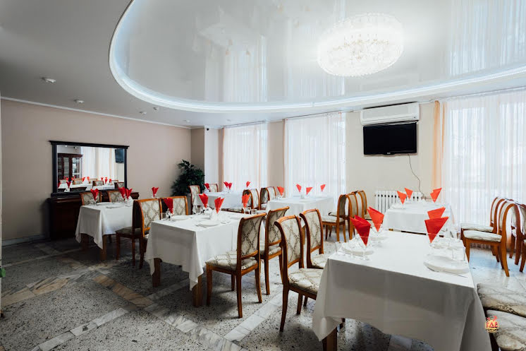 Основной зал в «Строитель» фотография №4