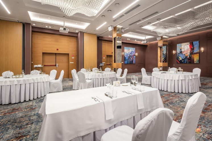 Банкетный зал Conrad Waldorf Astoria в «DoubleTree by Hilton Novosibirsk» фотография №5