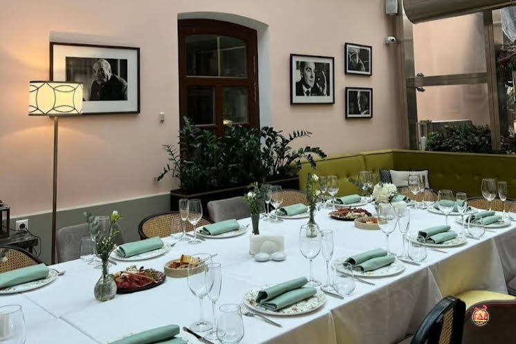 Банкетный зал в «12 Grand Cafe» фотография №19