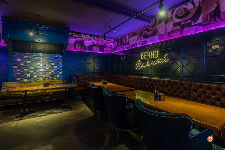 Основной зал  в «Руки ВВерх! Бар / Родео» фотография №16