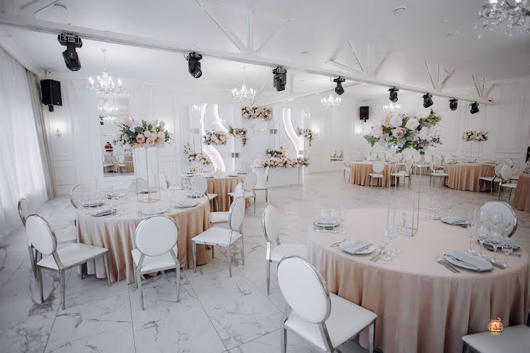 Зал «Лев Толстой» в «Еда и Миръ» фотография №5