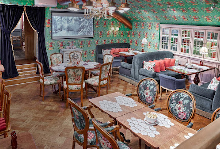 Зеленый зал в Бордовый зал